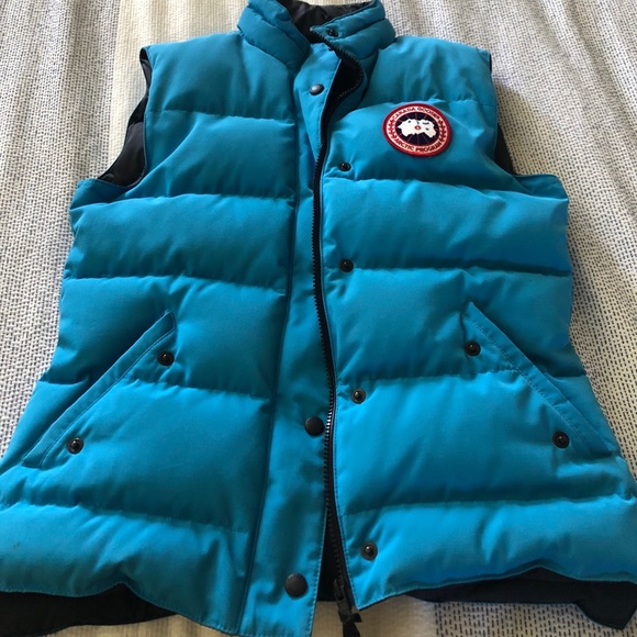 Authentic blue Canadian Goose vest - Picture 3 of 10